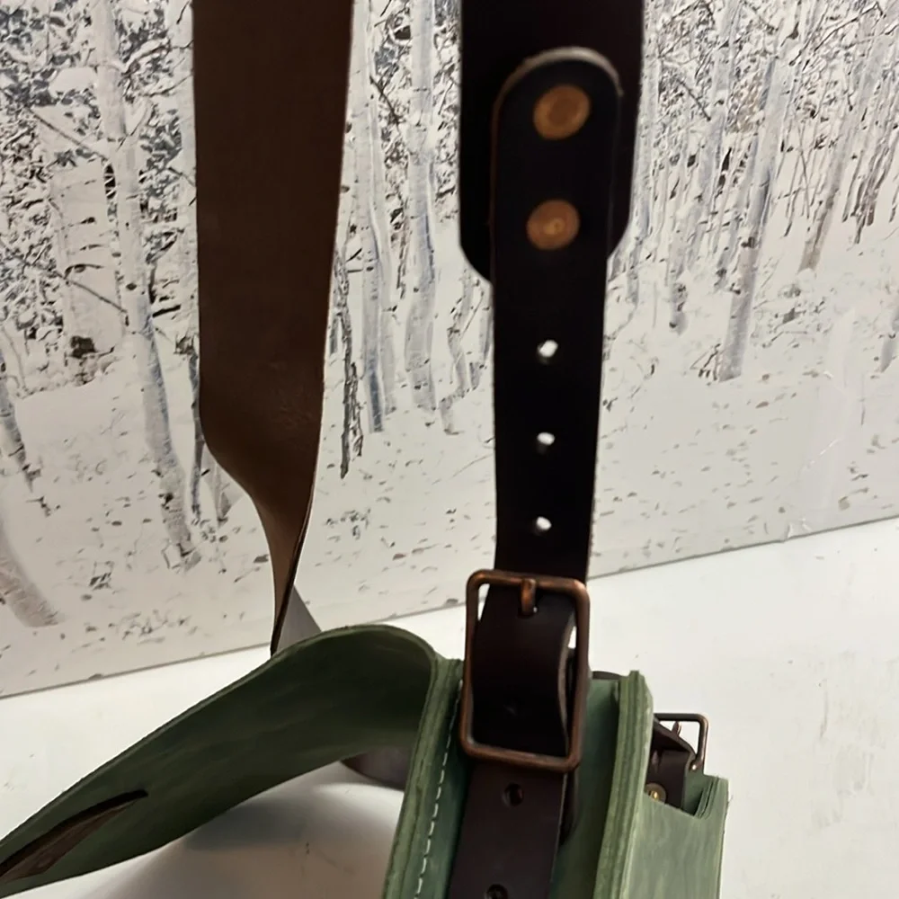 Craftsbury Common LeatherSaddle Bag Crossbody - Picture 10 of 11